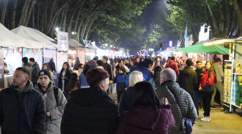 La Fiesta Nacional del Jamón tuvo un cierre a pura cumbia con Flor Álvarez